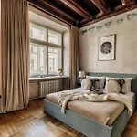 Fresco By Tyzenhauz Apartment *