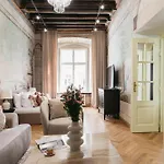 Apartment Fresco By Tyzenhauz