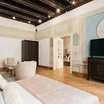 Fresco By Tyzenhauz Apartment